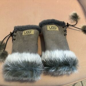 NWOT UGG Fingerless Mittens